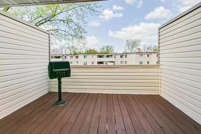 Balcony - 10750 Rockford Rd
