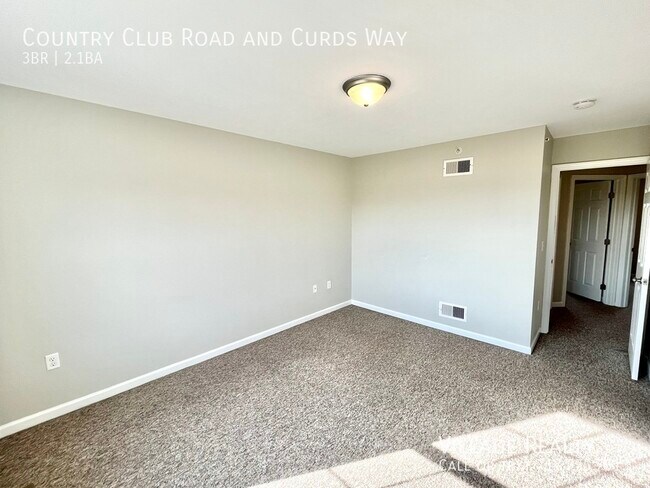 Building Photo - 705 Country Club Rd