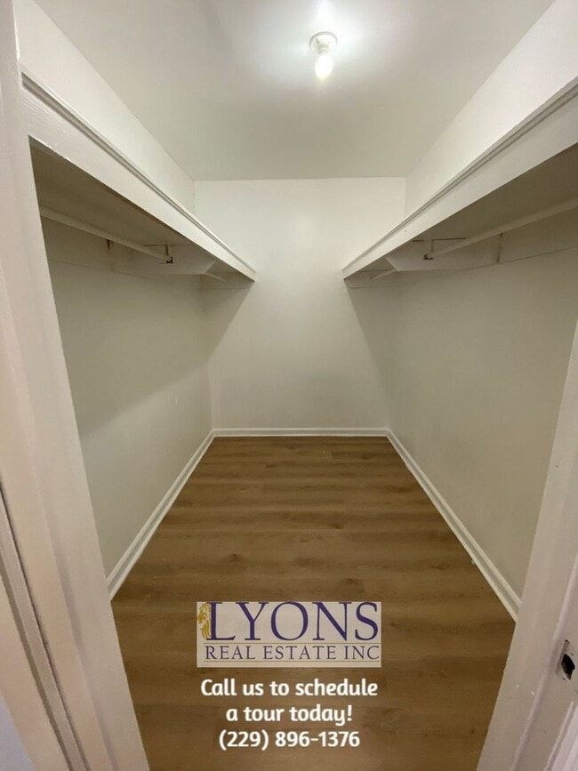 Building Photo - 2 Bed | 1 Bath Apartment – One-Level Living!