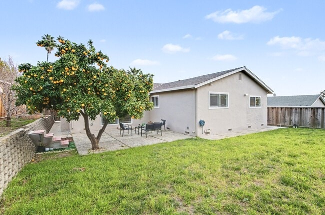 Building Photo - Modern 3BD Home with Eco Water Systems, EV Charging & Designer Finishes – Prime San Jose Locale