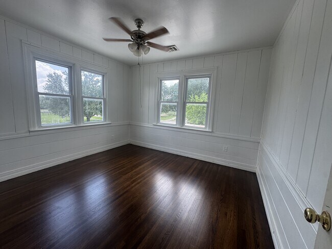 Building Photo - 2715 W 48th St