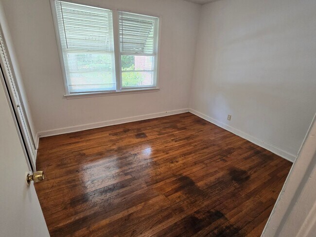 Building Photo - Decker Boulevard-International Corridor