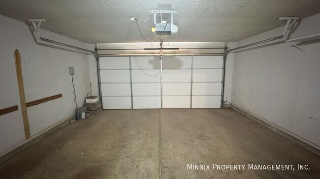 Building Photo - 525 N Iola Ave