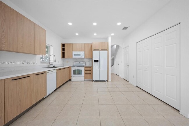 Building Photo - 3019 NW 30th Ave