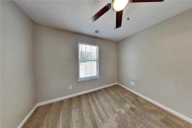 Building Photo - 4783 Lake Park Terrace