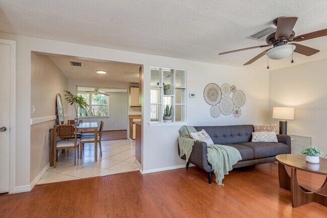 Building Photo - 1748 Colmar Dr