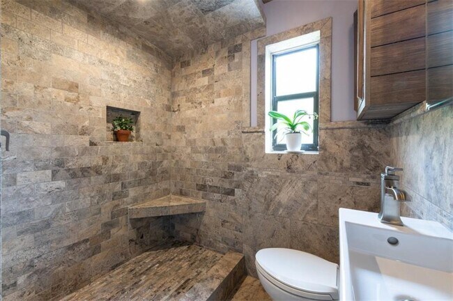 Building Photo - 106 Ardmore Pl NW