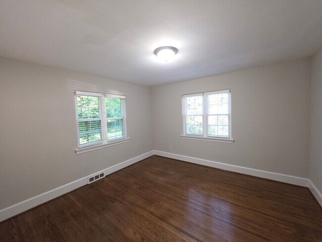 Building Photo - 4134 Sheridan Dr