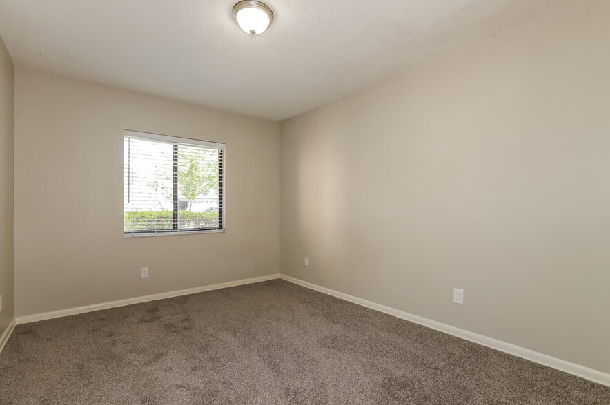 Building Photo - 16130 Gardendale Dr