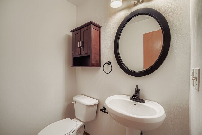 Building Photo - 3bd/1.5ba Snoqualmie Condo