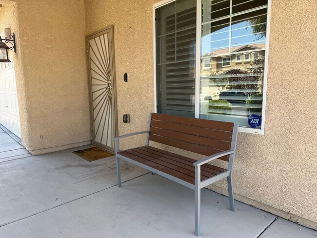 Building Photo - 3bd/bath Single Family Home!