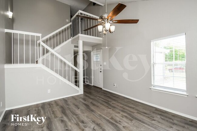 Building Photo - 1700 Scottsdale Dr