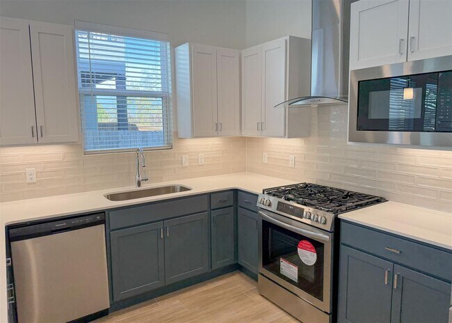 Building Photo - 13112 Maplewood Ave