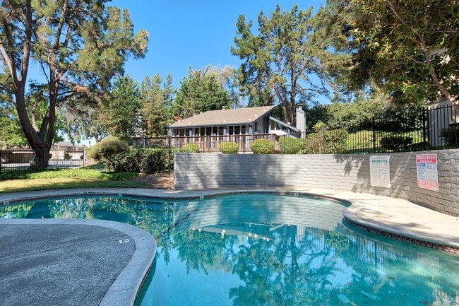 Building Photo - 355 Parkview Terrace