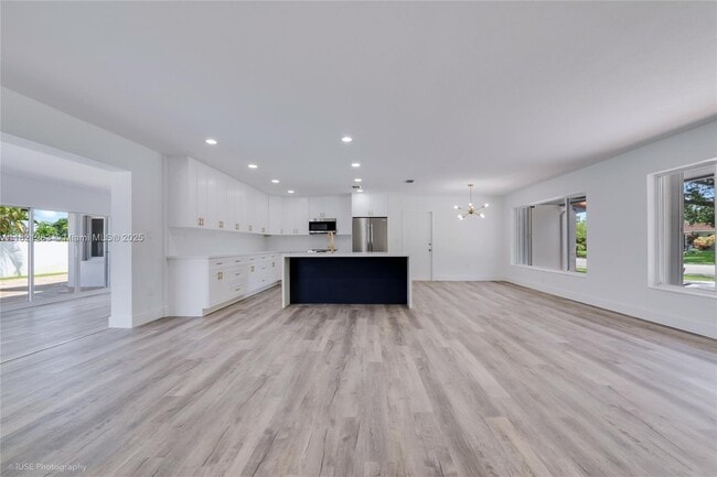 Building Photo - 6250 SW 62nd Pl