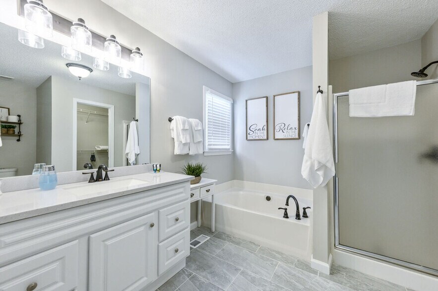 Building Photo - 9 Southview Dr