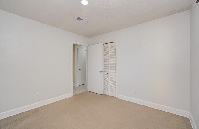 Building Photo - 16963 Nevisway St