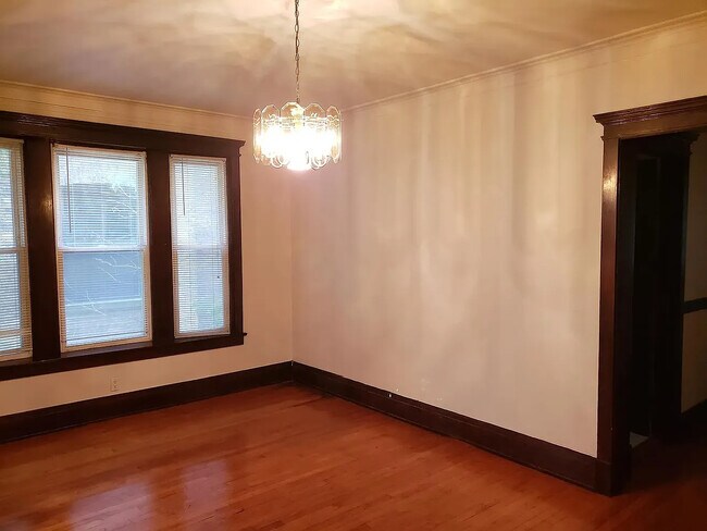 Building Photo - 5836 N Glenwood Ave