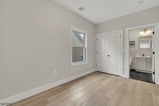 Building Photo - 626 S 20th St