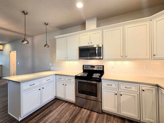 Building Photo - 1704/1706 Danny Boy Ln. Duplex