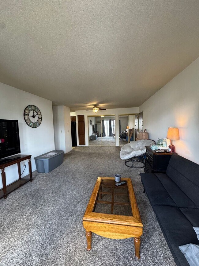 Building Photo - Owner Pays Heat, Hot/Cold Water, Sewer Ten...