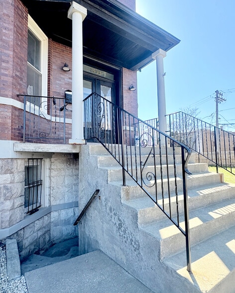 Building Photo - 3539 W Grenshaw St