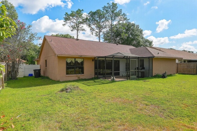Building Photo - 15846 Country Lake Dr