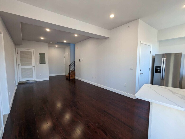 Building Photo - 1315 Ridge Ave