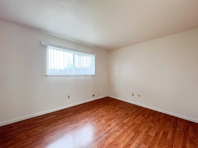 Building Photo - 4 Bedroom, 2 Bath Single Story Corner Lot Home in Rancho Cordova