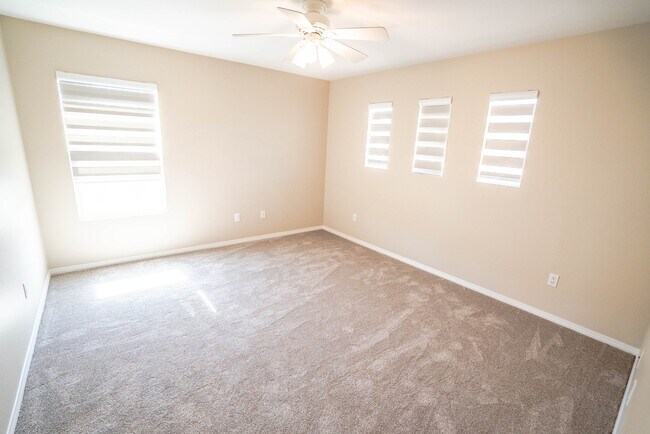 Building Photo - 4 Bedroom Home for Rent in Camarillo!