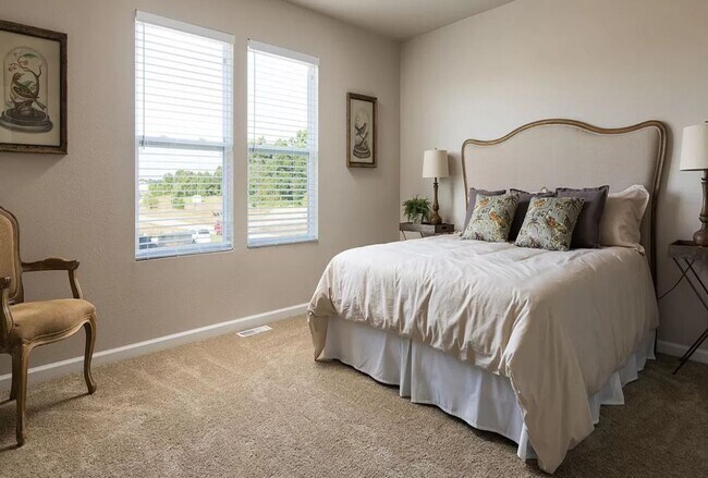 Building Photo - Newer Home near Outstanding Schools!