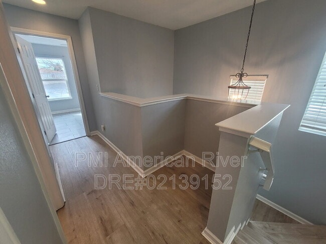 Building Photo - 569 Loch Lomond Way