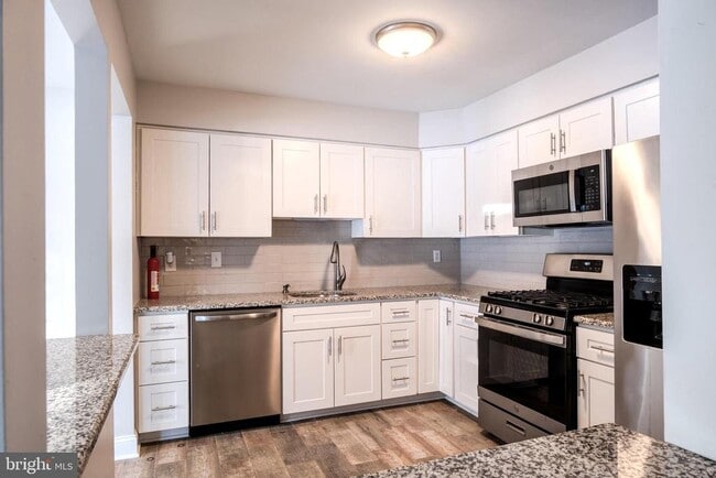 Building Photo - 167 Andover Pl