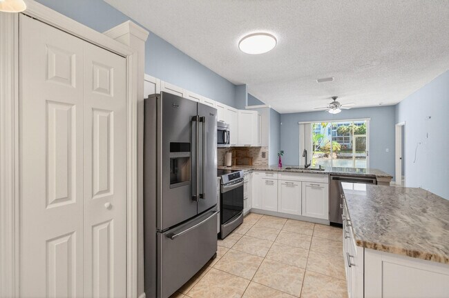 Building Photo - 3162 Via Poinciana