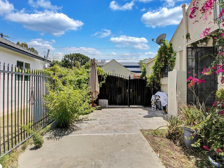 Building Photo - 8956 Kramerwood Pl