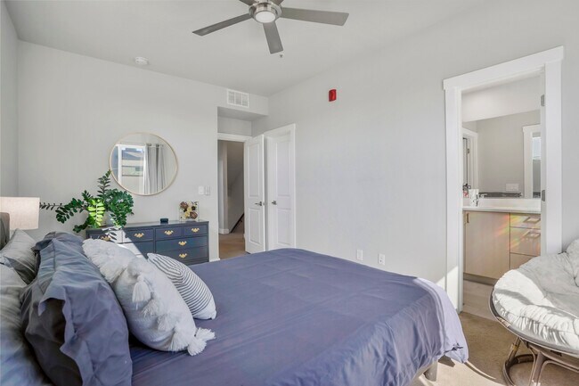 Building Photo - 3213 W Conejos Pl