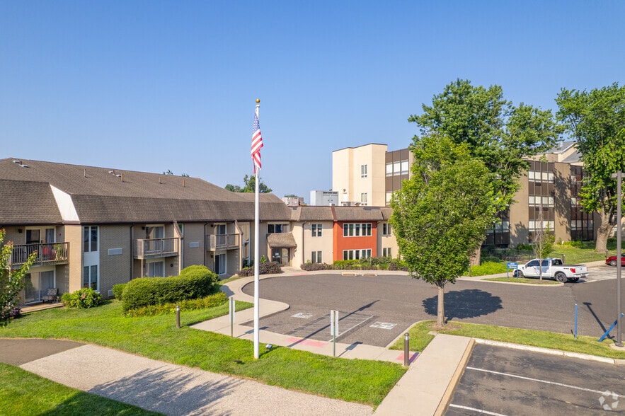 Primary Photo - Oasis Manor - Senior Housing Apartments