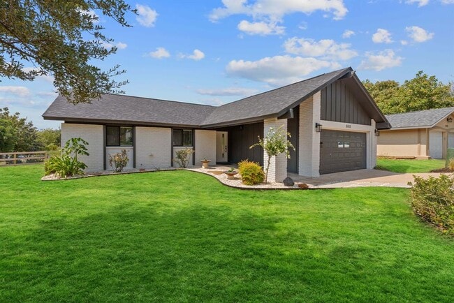 Building Photo - 5113 Loyola Ln