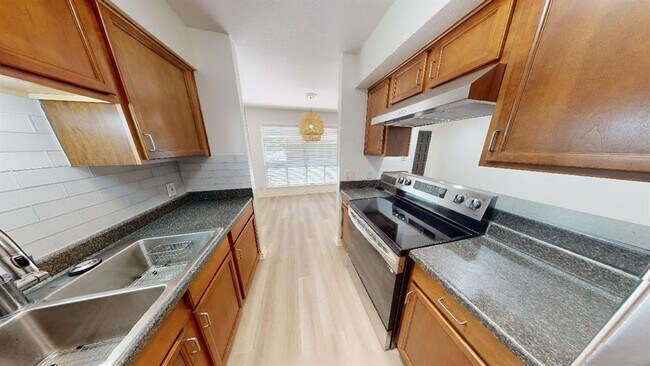 Building Photo - 500 E Riverside Dr