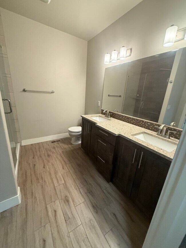 Building Photo - Bring the Pets! NE 3 Bdrm, 2 Bath, Gas Hea...