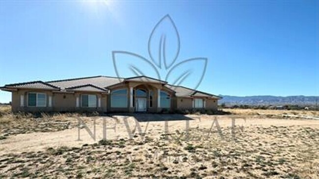 Building Photo - Beautiful 4 bedroom on LARGE private lot in PHELAN