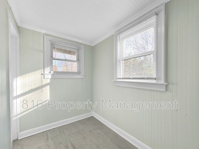 Building Photo - 2231 E 68th St