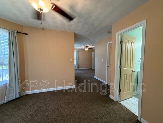 Building Photo - 1129 Hampton Ave