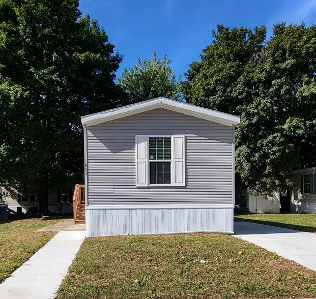 Primary Photo - 1853 Collins Ct