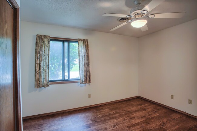 Building Photo - 2 Bedroom, 1.5 Bathroom Condo (AVAILABLE S...