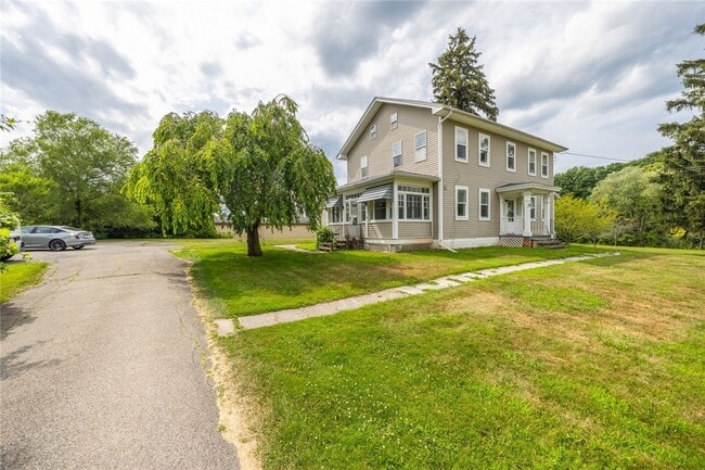 Building Photo - 757 Holt Rd