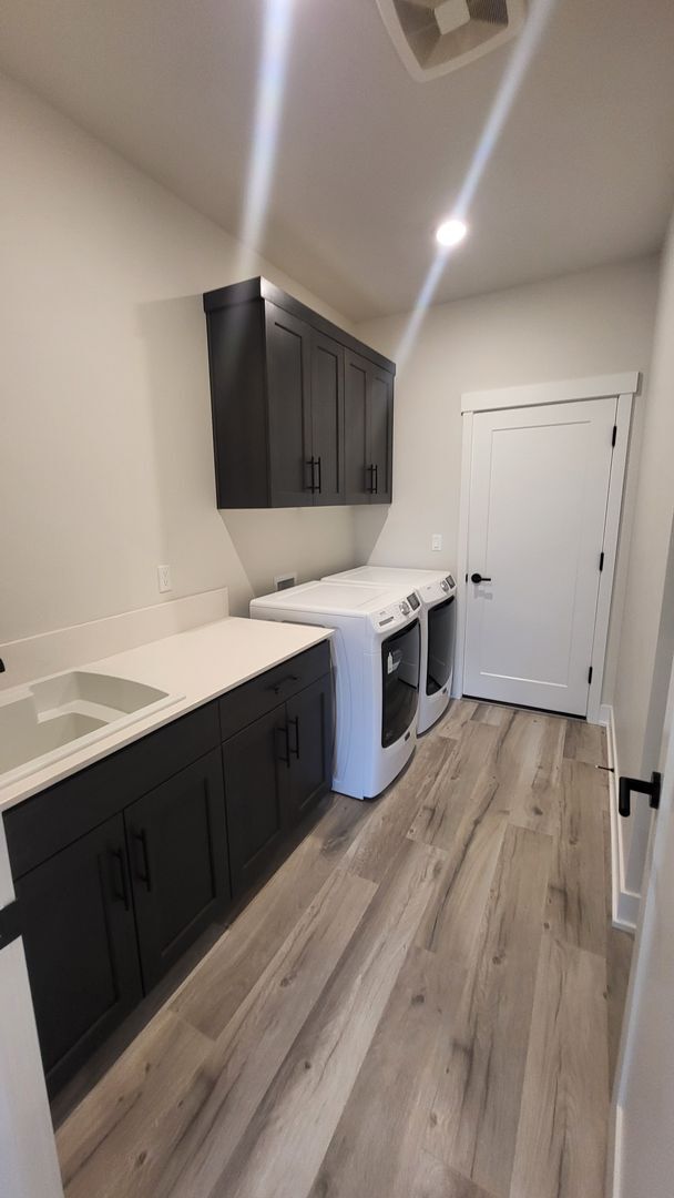 Building Photo - 4 BR/2.5 BA Single-Level home at Trailside