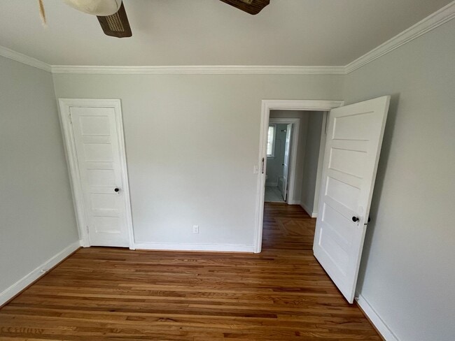 Building Photo - 2 Bedroom House with Large Bonus Room