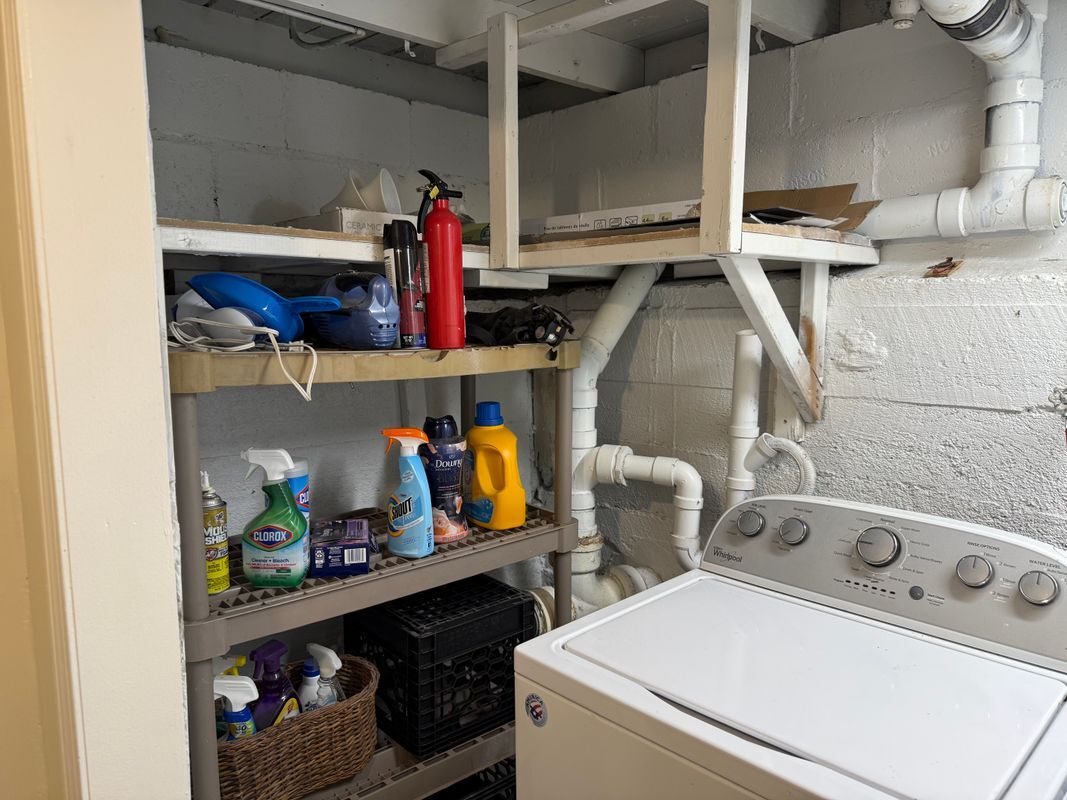 Building Photo - 707 Putnam Pike