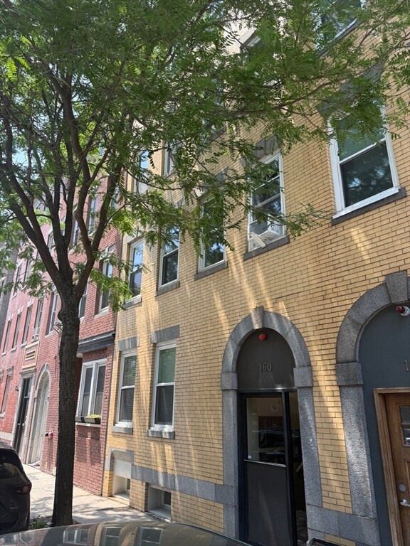 Primary Photo - 160 Cottage St